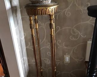 Nice little gold plant stand - does have some chips which addes to its charm.