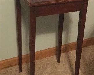 Another nice little table for any where you like