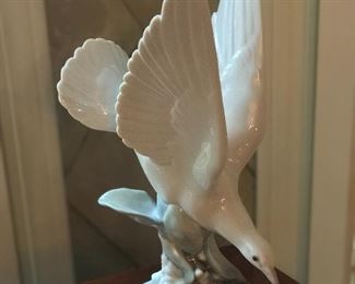 Lladro - Turtle Dove - Retired