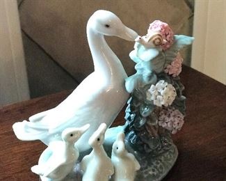 Lladro - How do You Do Mother and Ducklings