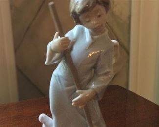 Lladro - Sweeping away the Clouds