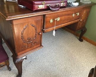 This is an amazing Accountant Desk. Both sides are a duplicate of the other. Magnificent. In beautiful condition.