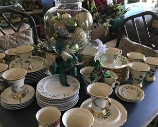 Beautiful Mary Carol Christmas setting and Lenox Christmas China. Love the apothecary jar with bulbs inside