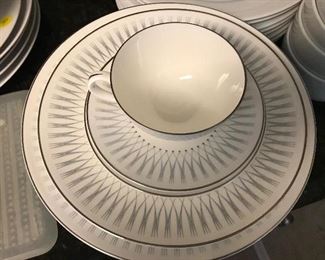 Royal Doulton Bone China "Debut" Made in England. approx 111 pcs. Perfect for every day.