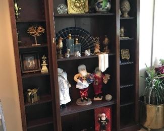 Absolutely stunning Chippendale book case - 3 compartments with light