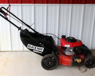 Honda Self-Propelled Gas Powered Push Mower With Bagger And Automatic Choke
