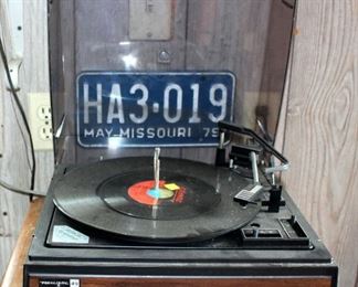 Vintage Realistic Turntable Model 49 With Assorted Records