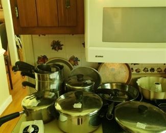 revereware pots in good condition and very reasonable