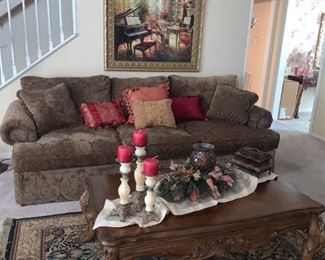Nice Trendy Sofa, Gorgeous Coffee Table and Decor