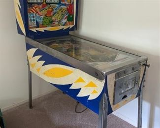 Awesome Gottlieb's Hi -Score Pinball Machine. 252 of 1900 made. 1967. 