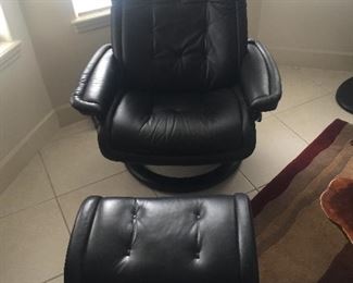 Stressless Lounge Consul - Classic Base with Ottoman we have 2 of them.