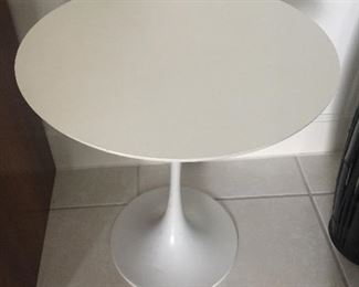 Knoll knock off 20” Round Laminate Side Table