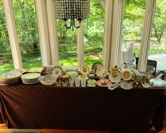 Lots of pretty nicknacks and smalls