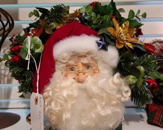 Lynibelle Santas collection by Lyn Summers.
Santa head $35