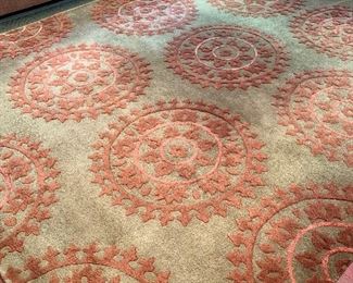 Item 95: Hand tufted semi worsted wool rug with a suzani pattern - 9' x 12' - some fading to rug: $475