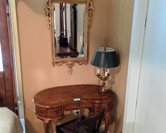 Vintage Italian inlaid wood kidney-shaped ladies writing desk, Italian gilt wood, beveled glass wall mirror and French bouillotte lamp.