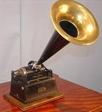 777 - Edison GEM Model A 1899 Phonograph, Keywound 2 minute cylinder player with 6 cylinder records (2)