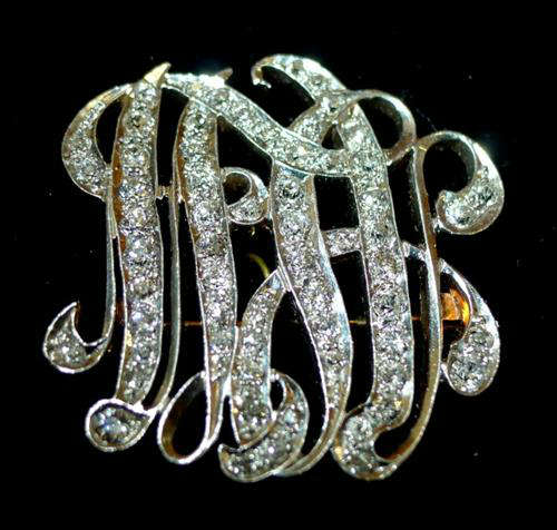 365 - White Gold and Diamond Conditional Pendent brooch.