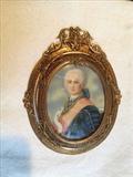135 - Small oval Victorian frame with painting on ivory, french gentleman, uniform.