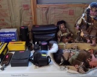 VINTAGE CAMERAS AND INDIAN DOLLS