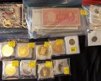 FOREIGN CURRENCY AND COMMEMORATIVE REPLICAS OF FAMOUS COINS