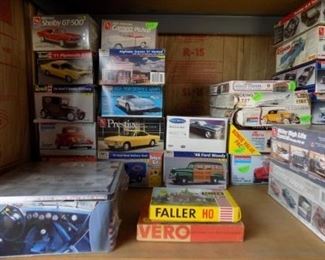 VINTAGE CAR MODEL KITS