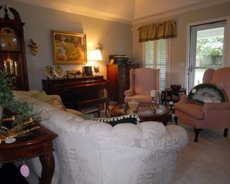 What a lovely living room arrangement