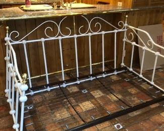 Iron daybed with pull out mattress spring
