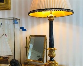 Pair of beautiful column lamps and Bronze lion