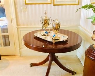 Great size Antique round Mahogany pedestal table