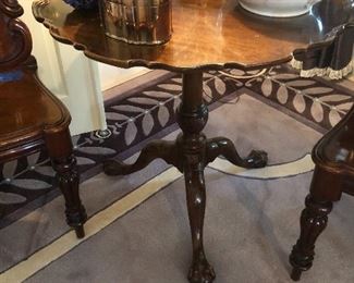 Ballin clawfoot table