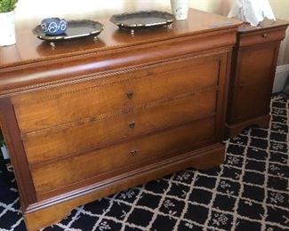 Grange chest of drawers with key