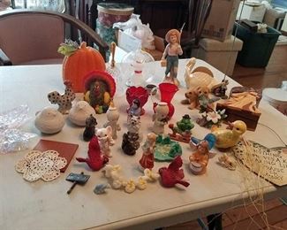 lot of assorted decor