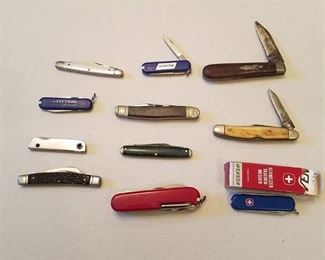 collection of 11 pocket knives
