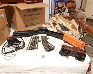 Lionel Train Set - Controller, Locomotive and 4 Cars with 17 Pieces Track