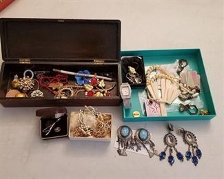 lot of assorted jewelry