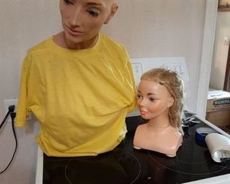 2 Mannequin Busts