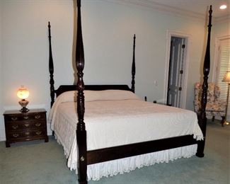 Henredon "Aston Place" King 4 Post Bed, Bates "George Washington Choice" Bedspread, 2 night stands