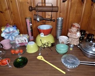 Pyrex Mixing Bowls, Jadeite Cereal Bowls, McCoy Davy Crockett Cookie Jar, Etc