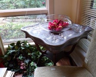 side table / punch bowl