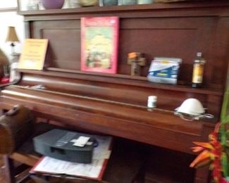 vintage piano & bench / bose radio