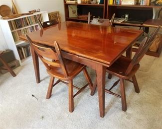 CUSHMAN Maple table & 6 chairs from Vermont
Now $200 🤗
Final Day!
