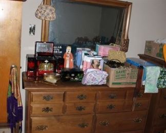 DRESSER W/MIRROR