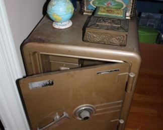 SAFE, VINTAGE BOXES, BANKS