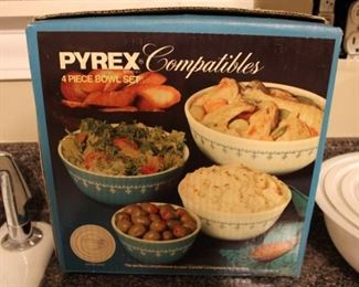 PYREX SNOWFLAKE BOWL SET