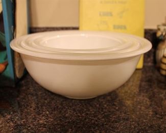PYREX BOWLS
