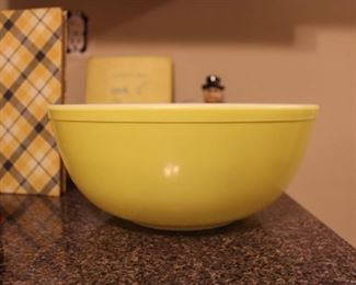 PYREX YELLOW BOWL