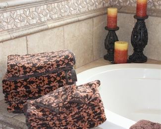 Field Crest 100% Cotton 2-Tone Brown Towel Set: 4 Bath, 4 Hand and 2 Wash Cloths. Filigree Candle Stands (10” & 14”H) with Candles