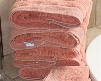 Apt.9 Cotton Salmon Towell Set: 5 Bath Towels and 4 Wash Cloths