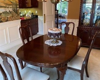 $450 ETHAN ALLEN FORMAL DINING TABLE WITH 6 CHAIRS
66”L x 44”W x 29”H
2 LEAVES AVAILABLE MEASURES 
18”L x 44”W
4 REGULAR CHAIRS / 2 ARMCHAIRS